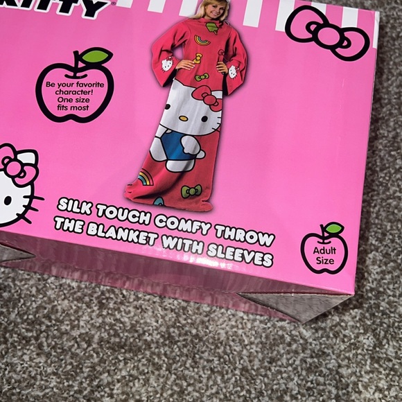 hello kitty comfy throw with sleeves - Picture 2 of 4